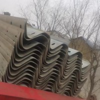 【上海】出售公路护栏板两车
