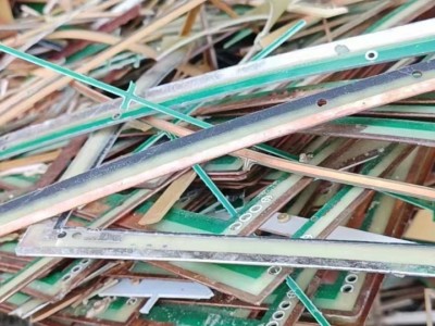 【福建莆田】出售二十吨左右覆铜板边框料，含铜4~5个左右，含金5~7克左右图3