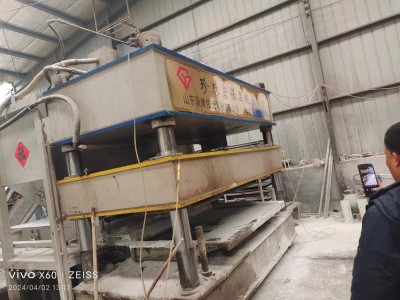 【山东潍坊】出售现货珍珠岩岩板压板机，价格低图1