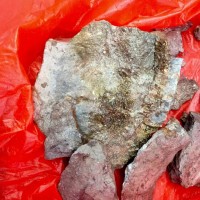 【河南安阳】出售座炉，炉低，低硅铁现三百吨，自然块比重6、5以上比重