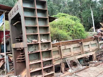 【福建泉州】出售一批设备：一台75轮挖 ，一台95轮挖带吸盘 ，一台卡特200挖机，农用车一辆 ， 一台400吨龙门剪图7