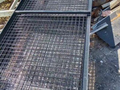 【山东青岛】出售铁网图1