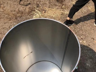 【山东潍坊】出售铁皮桶带盖，里面新的图2
