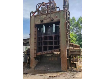 【福建】出售一台华宏龙门剪，2019年的，800吨，基本没怎么使用过，带满油出图1