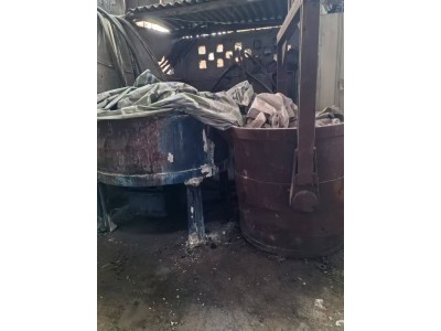 【四川成都彭州】出售铸造厂设备废铁价，空压机，打砂机，退火炉一套，抛丸机一套，碾砂机，钢包，全部是好的能使用的图7