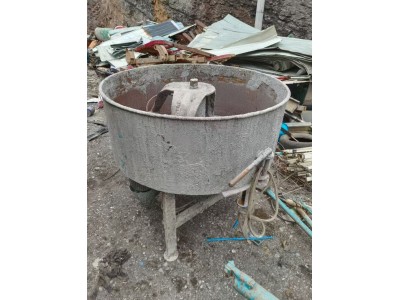 【湖北恩施】出售搅拌机，吊机图2