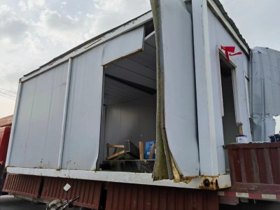 【山东】出售3x6米活动板房一间，架子好，坏了几板图2